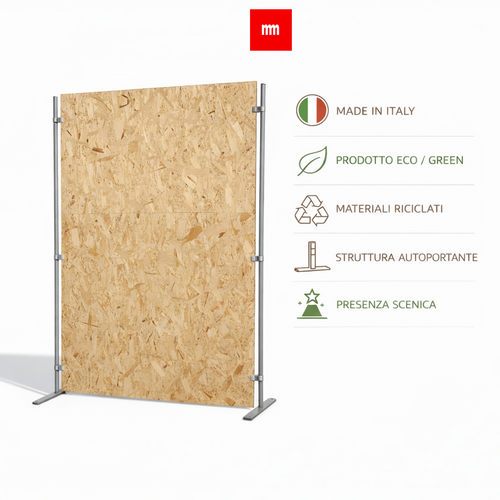 Pannello espositivo autoportante in OSB naturale, struttura metallica con piedi rettangolari, design sostenibile Made in Italy, superficie robusta e materica ideale per mostre e showroom